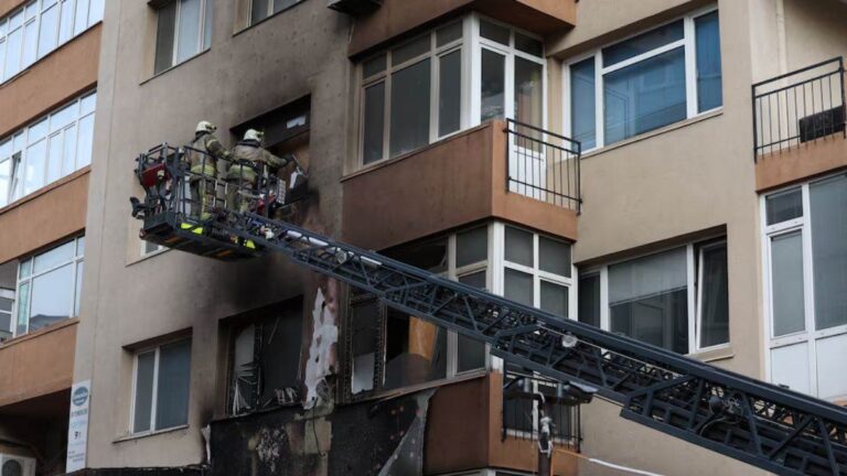 Istanbul Nightclub Fireplace: तुर्किये के इस्तांबुल नाइटक्लब में आग, 29 लोग जिंदा जले, पांच गिरफ्तार Istanbul Nightclub Fireplace: तुर्किये के इस्तांबुल नाइटक्लब में आग, 29 लोग जिंदा जले, पांच गिरफ्तार