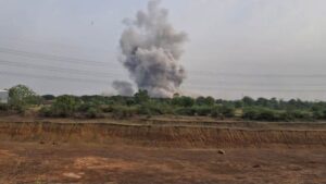 Stay: छत्‍तीसगढ़ के बेमेतरा में बारूद फैक्ट्री में ब्लास्‍ट, 1 की मौत, छह घायल, हादसे के तीन घंटे बाद पहुंचे कलेक्‍टर