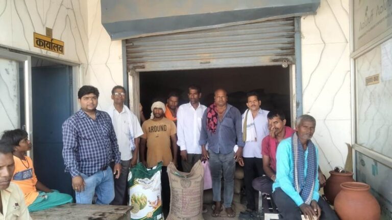 Bilaspur Information: आया मौसम खेती किसानी का, मानसून पूर्व खाद बीज की तैयारी Bilaspur Information: आया मौसम खेती किसानी का, मानसून पूर्व खाद बीज की तैयारी