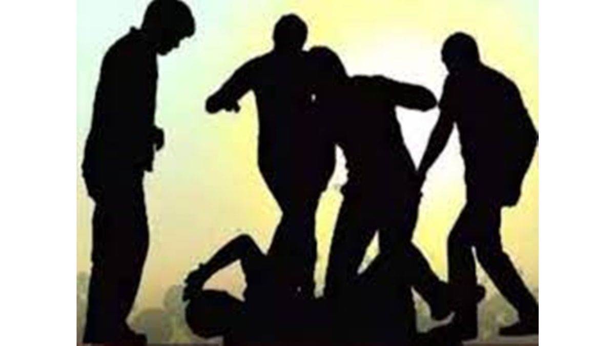 Bilaspur Information: टीन शेड चोरी कर ले जा रहा था मालवाहक का ड्राइवर, रोकने पर की पिटाई