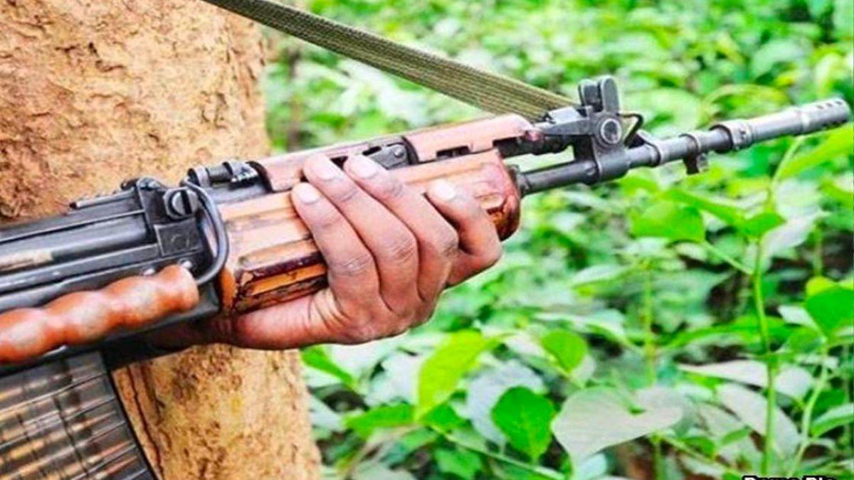 CG Naxalites Information: धमतरी के जंगल में डीआरजी जवान व नक्सलियों के बीच मुठभेड़, रूक-रूक कर हो रही गोलीबारी