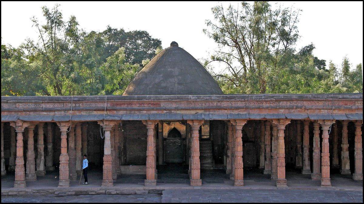 Dhar Bhojshala Survey: भोजशाला में भगवान नारायण की मूर्ति और तीन पुरावशेष मिले