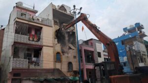 Indore Information: इंदौर में भाजपा नेता की हत्या के आरोपित का घर प्रशासन ने तोड़ा, पुलिस ने गिरफ्त में है अर्जुन Indore Information: इंदौर में भाजपा नेता की हत्या के आरोपित का घर प्रशासन ने तोड़ा, पुलिस ने गिरफ्त में है अर्जुन