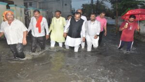 Jabalpur Information : पहली वर्षा में ही ‘उतराए’ निगम के दावे, घरों में घुसा तीन फीट तक पानी, लोकनिर्माण मंत्री ने लिया जायजा