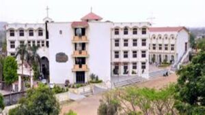 Jabalpur Information : सेंट अलायसियस ने कम नहीं की फीस, क्राइस चर्च गर्ल्‍स से अभिभावकों को लौटाया