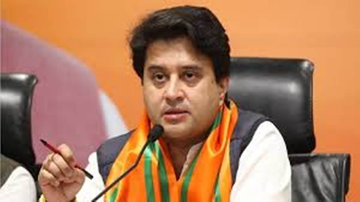 Jyotiraditya Scindia Profile: राष्ट्रीय राजनीति में दादी-पिता की विरासत को बखूबी आगे बढ़ा रहे ज्योतिरादित्य सिंधिया
