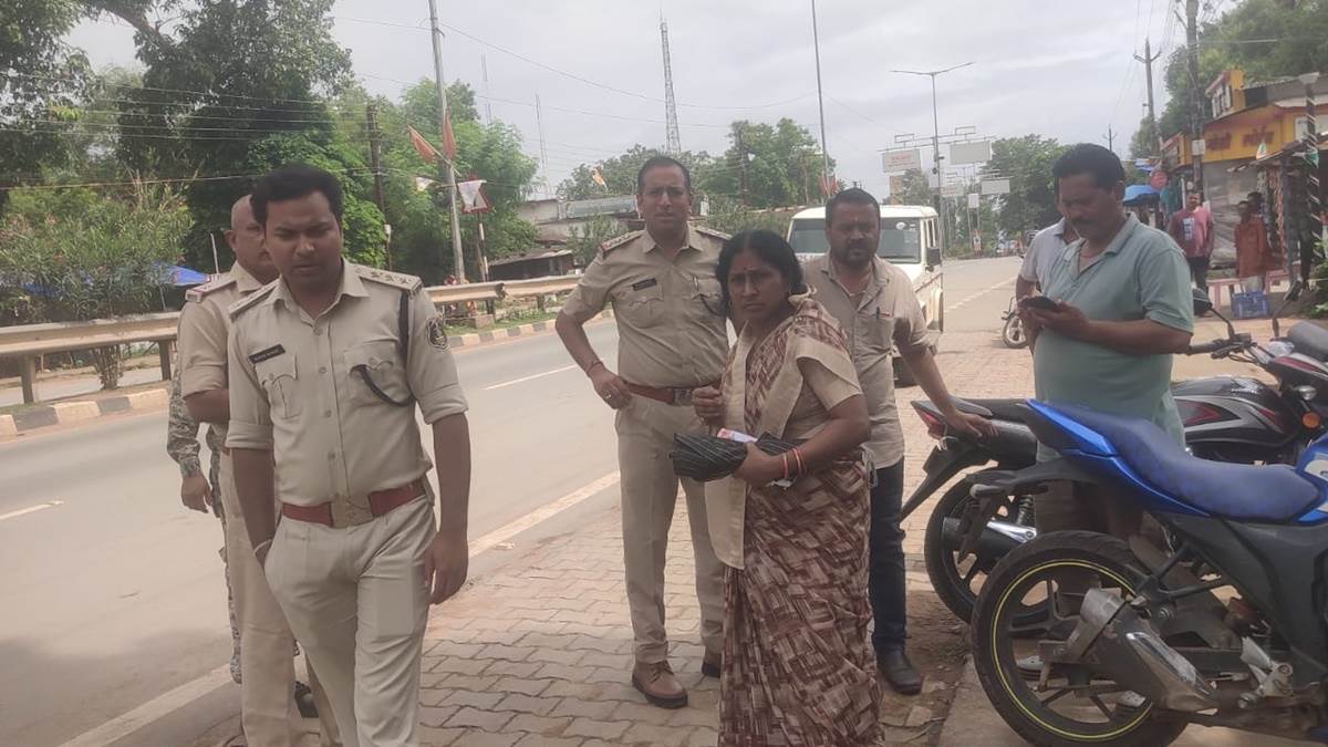 Kondagaon Crime: महज 100 मीटर दूर था पुलिस थाना और कोंडगांव में लुटेरों ने दिनदहाड़े दिया लाखों रुपये की लूट की वारदात को अंजाम