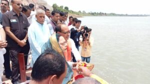 MP Information: कृषि मंत्री बनने के बाद पहली बार अपने गांव पहुंचे शिवराज, कहा- आपके वोट ने बनाया जीत का रिकॉर्ड