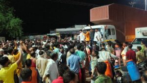 Morena Information: घर में काट रहे थे गाय, बोरों में भरा मिला मांस व हड्डी, मुरैना में गोसेवकों ने हाईवे किया जाम