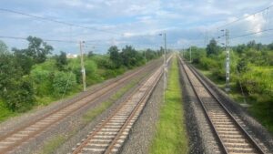 Railway Information: तीसरी रेल लाइन से बढ़ेगी परिचालन दक्षता, छोटी महानदी नदी पर युद्ध स्तर पर चल रहा पुल संख्या 196 का निर्माण Railway Information: तीसरी रेल लाइन से बढ़ेगी परिचालन दक्षता, छोटी महानदी नदी पर युद्ध स्तर पर चल रहा पुल संख्या 196 का निर्माण