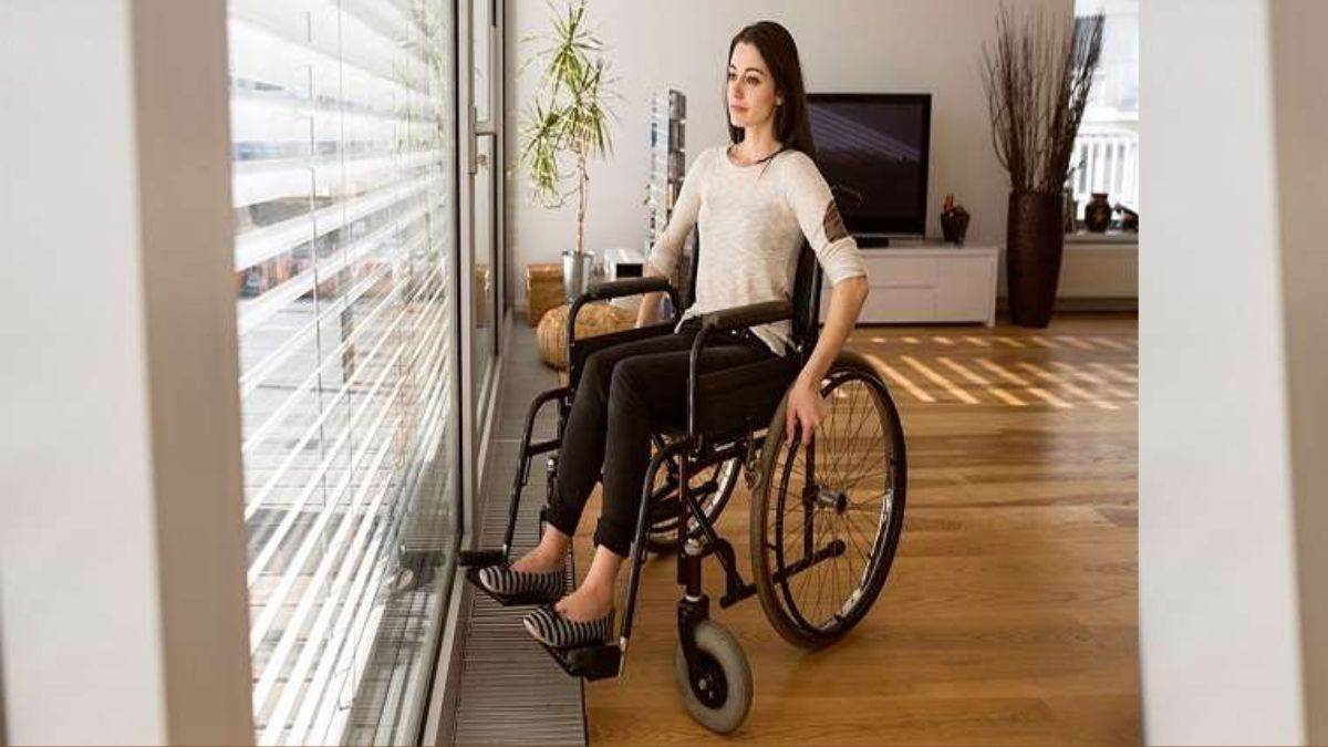 Signs of Paralysis: शरीर में होने वाले कई बदलाव देते हैं पैरालिसिस के संकेत, जानें क्‍या है लक्षण