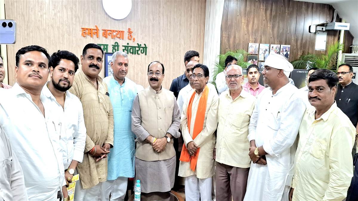 नगर पालिका बनाने सर्वदलीय मंच के प्रतिनिधियों ने रखी मांग, सौंपा ज्ञापन