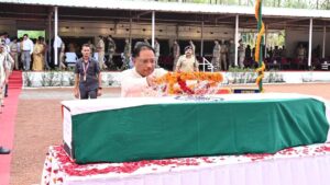 नारायणपुर नक्सली मुठभेड़ में बलिदान जवान को CM साय ने दी श्रद्धांजलि, बोले- लक्ष्‍य पूरा होने तक नहीं बैठेंगे
