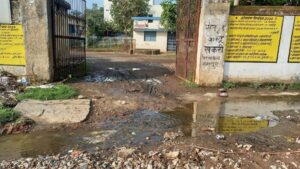बिना नाली करोड़ों की लागत से बन रही सकरी की सड़कें