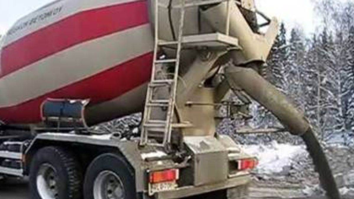 Bhind Information: भिंड में कांक्रीट मिक्सर में दबने से मजदूर की मौत, मशीन में ऑयल लीकेज को कर रहा था ठीक