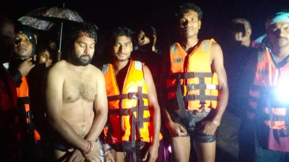 Chhattisgarh: लोनावाला जैसी घटना होते-होते बच गई, इंद्रावती में फंसे 3 युवकों को SDRF ने बचाया