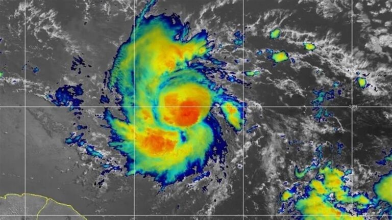 Hurricane Beryl: 205 किमी प्रति घंटे की रफ्तार से चली हवा, जमैका में तबाही मचाने के बाद तूफान बेरिल मेक्सिको की ओर बढ़ा Hurricane Beryl: 205 किमी प्रति घंटे की रफ्तार से चली हवा, जमैका में तबाही मचाने के बाद तूफान बेरिल मेक्सिको की ओर बढ़ा