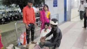 MP Information: खंडवा जिला अस्पताल की चौखट पर अंधविश्‍वास का खुला खेल, तांत्रिक बाबा ने की झाड़-फूंक, मरीज की जान गई