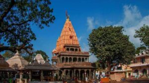 Mahakal Mandir Ujjain: महाकाल मंदिर परिसर में अब दिल्ली की डॉक्टर को काटा आवारा कुत्ता, पहले भी हो चुकी है ऐसी घटनाएं