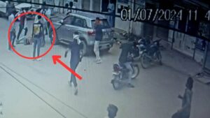 Morena Information: कोचिंग से लौट रहे छात्र को युवकों ने बीच बाजार में बुरी तरह पीटा, गंभीर हालत में अस्पताल में भर्ती Morena Information: कोचिंग से लौट रहे छात्र को युवकों ने बीच बाजार में बुरी तरह पीटा, गंभीर हालत में अस्पताल में भर्ती