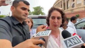 Parliament Session: राहुल गांधी के बचाव में आईं बहन, प्रियंका गांधी ने कहा- मेरे भाई हिंदुओं का अपमान नहीं कर सकते Parliament Session: राहुल गांधी के बचाव में आईं बहन, प्रियंका गांधी ने कहा- मेरे भाई हिंदुओं का अपमान नहीं कर सकते