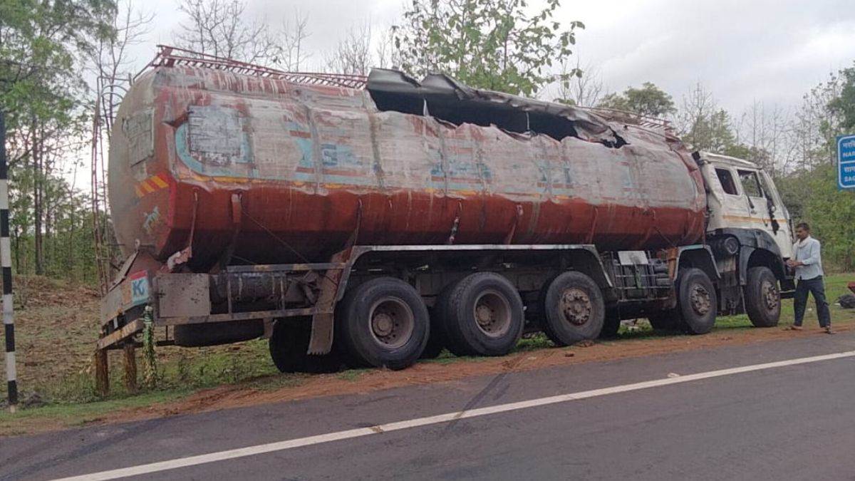 Seoni News: सिवनी में तेल से भरा टैंकर पलटा, तीन घंटे बाद रास्ते से गुजर रहे दो बाइक सवारों की फिसलने से मौत