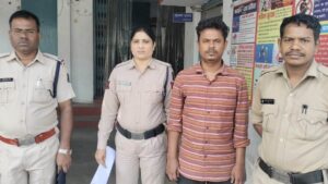 BLADE ATTACK:छात्रा पर ब्लेड से हमला करने वाला निकला परिचित युवक, दो नकाबपोश बदमाशों ने स्कूल जा रही छात्रा पर किया था हमला