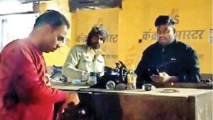 Gwalior Information: हूटरबाजों पर सख्ती, कार के शीशों से काली फिल्में भी उतारीं, सड़क पर शराबखोरी अब भी जारी