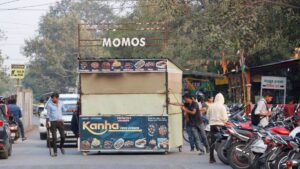 Meghdoot Chaupati: इंदौर में हटने लगी मेघदूत चौपाटी, दोबारा लगने पर संशय