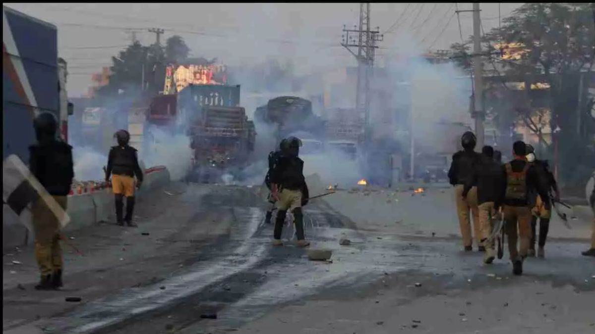 Pakistan Attack: चैंपियंस ट्रॉफी से पहले पाकिस्तान में एक और आत्मघाती हमला, 11 सैनिकों की मौत, तालिबान ने ली जिम्मेदारी