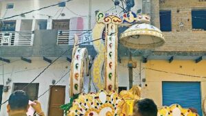 कलश यात्रा के दौरान छत से गिरा सीमेंट का पिलर, युवक की मौत