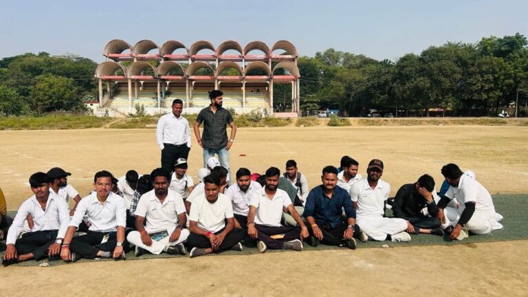 क्रिकेट मैच में स्कोर बदलकर यूटीडी को विजेता घोषित करने का आरोप, विरोध में धरना प्रदर्शन क्रिकेट मैच में स्कोर बदलकर यूटीडी को विजेता घोषित करने का आरोप, विरोध में धरना प्रदर्शन