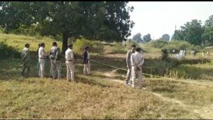 धान के खेत में मिले तीन मानव कंकाल, स्वजन ने की पहचान पर पुलिस उलझी