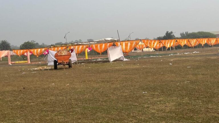 बरकतउल्ला विश्वविद्यालय के ज्ञान-विज्ञान भवन में हो रही शादी-पार्टियां, मैदान पर पसरा कचरा