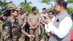 मुख्यमंत्री साय ने पूछा, ‘घर आने पर चापड़ा चटनी खिलाएंगे’… जवान की मां ने दिया दिल छूने वाला जवाब
