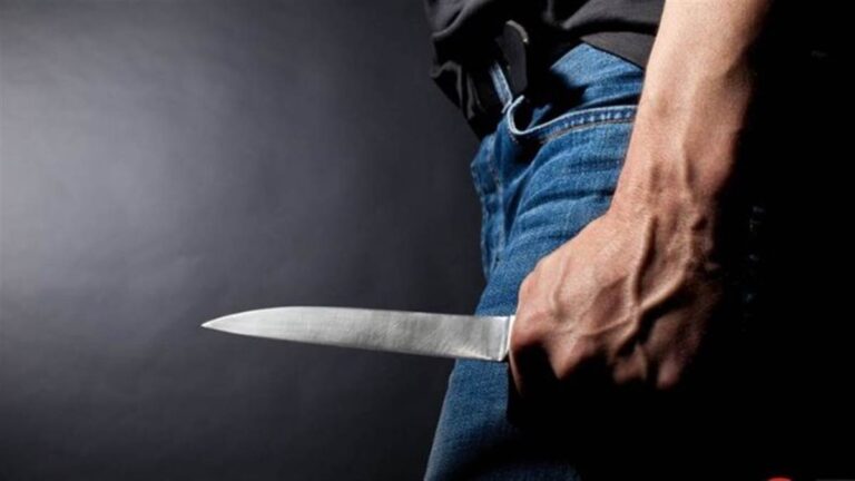 रतलाम में लुटेरे ने दो छात्राओं पर किया चाकू से हमला, मोबाइल छीन कर भागा रतलाम में लुटेरे ने दो छात्राओं पर किया चाकू से हमला, मोबाइल छीन कर भागा