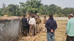 लगातार नजर बंद हैं मऊगंज विधायक … भोपाल से एडीजी पहुंचे देवरा गांव, मंदिर का किया निरीक्षण लगातार नजर बंद हैं मऊगंज विधायक … भोपाल से एडीजी पहुंचे देवरा गांव, मंदिर का किया निरीक्षण