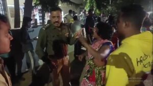 लूट के आरोपी की जेल में तबीयत बिगड़ने पर बस्‍ती के लोगों का हंगामा, पुलिस के साथ हुई झूमाझटकी, मारपीट का लगाया आरोप