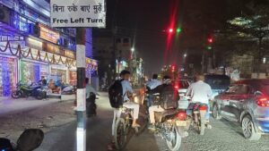 सड़क से स्प्रिंग पोस्ट गायब, लेफ्ट फ्री जोन अब हादसों का टर्निंग, यातायात विभाग बेसुध, गहरी नींद में सो रहे अधिकारी