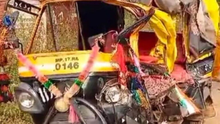 सीधी में बड़ा सड़क हादसा, ट्रक की टक्कर स ऑटो सवार 4 लोगों मौत, कई घायल सीधी में बड़ा सड़क हादसा, ट्रक की टक्कर स ऑटो सवार 4 लोगों मौत, कई घायल