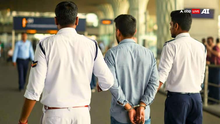 उत्तर प्रदेश का रहने वाला शख्स रियाद से ले आया आधा बच्चा सोना, जहां छुपया सोच भी नहीं सकते आप