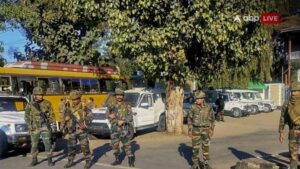 मणिपुर में कुकी महिलाओं की भीड़ के साथ सुरक्षा बलों की झड़प, राष्ट्रीय राजमार्ग 2 बाधित
