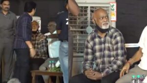 रमाकांत आचरेकर स्मारक के लिए संघर्ष कर रहे बचपन के दोस्त विनोद कांबली से मिले सचिन तेंदुलकर
