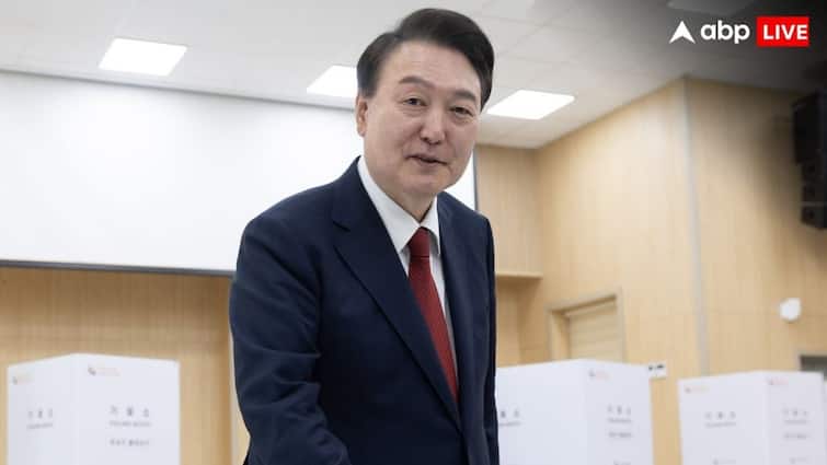 दक्षिण कोरिया में लगा मार्शल लॉ, जानिए क्या है इसका मतलब लोगों पर कितना पड़ेगा असर?