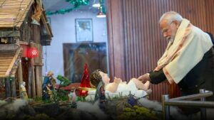 क्रिसमस सेलिब्रेशन कार्यक्रम में शामिल हुए पीएम मोदी, कांग्रेस कम्युनिस्ट पार्टी और चर्च फादर ने की आलोचना, जानें विवरण