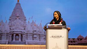 अमेरिकी कांग्रेस की हिंदू सदस्य तुलसी गबार्ड ने न्यूयॉर्क अमेरिका में बाप्स अक्षरधाम मंदिर का दौरा किया | अमेरिका का पहला हिंदू न्यूक्लीयन तुलसी गबार्ड सुपरिणाम अक्षरधाम मंदिर, बोलीं