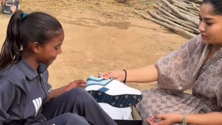 सुशीला मीना क्रिकेटर को मिले जूते तोहफे में जया मीना राजस्थान वायरल वीडियो सचिन