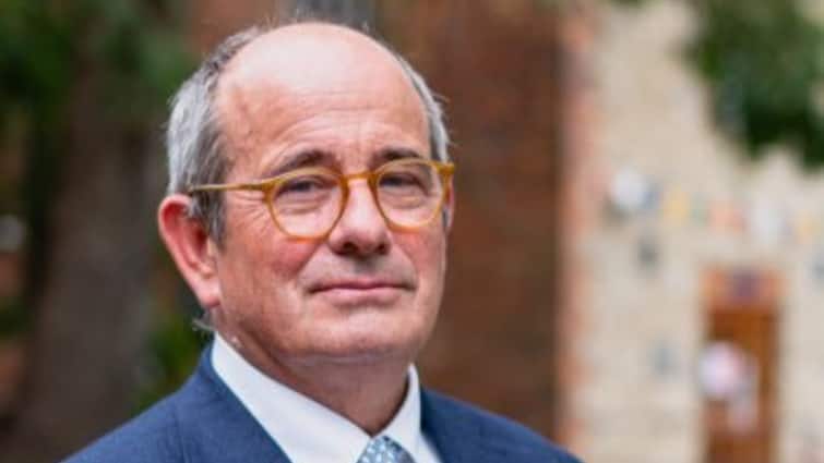 हैदराबाद की महिला के साथ अफेयर के मामले में यूके यूनिवर्सिटी के वाइस चांसलर को निलंबित कर दिया गया