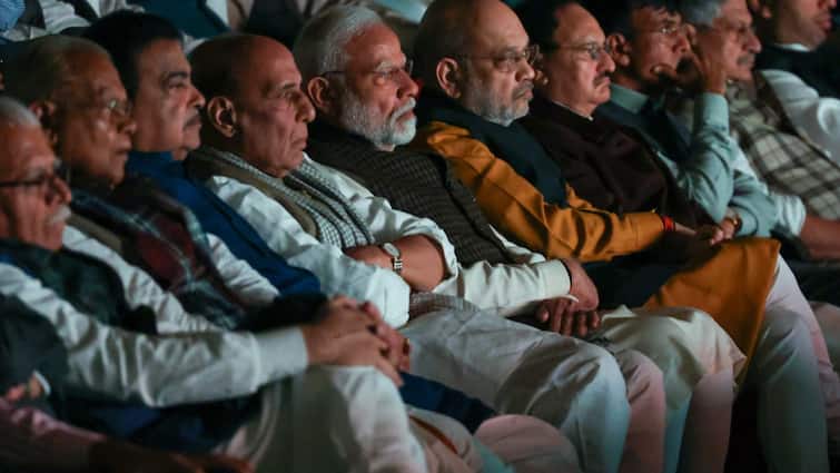 फिल्म देखने पर प्रमोद तिवारी ने पीएम मोदी पर बोला हमला साबरमती रिपोर्ट में कहा गया है कि जब रोम में आग लगी थी तो नीरो बांसुरी बजा रहा था मोदी ने ‘साबरमती रिपोर्ट’ में ‘साबरमती रिपोर्ट’ पेश की! नेता कांग्रेस राम तिवारी बोले