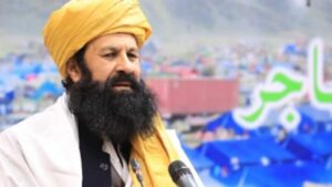 अफगानिस्तान के तालिबान मंत्री खलील हक्कानी की बुधवार को काबुल की एक मस्जिद पर हुए बम हमले में मौत हो गई